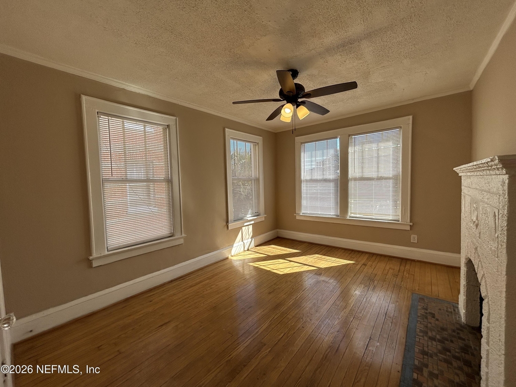 2623 College Street - Photo 2