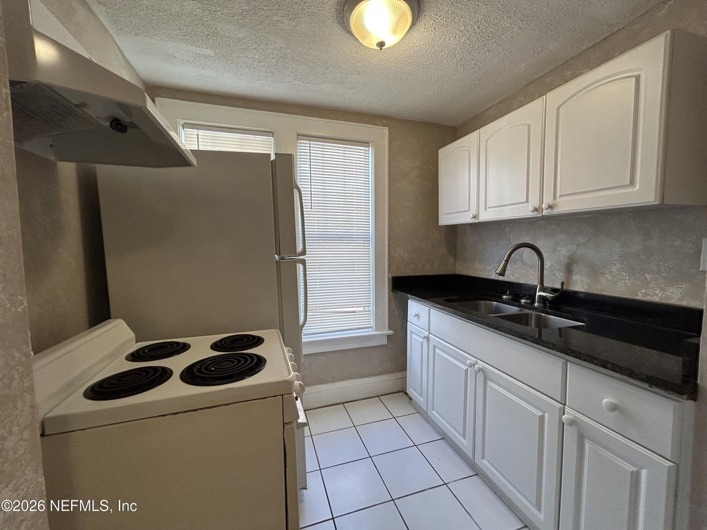 2623 College Street - Photo 5
