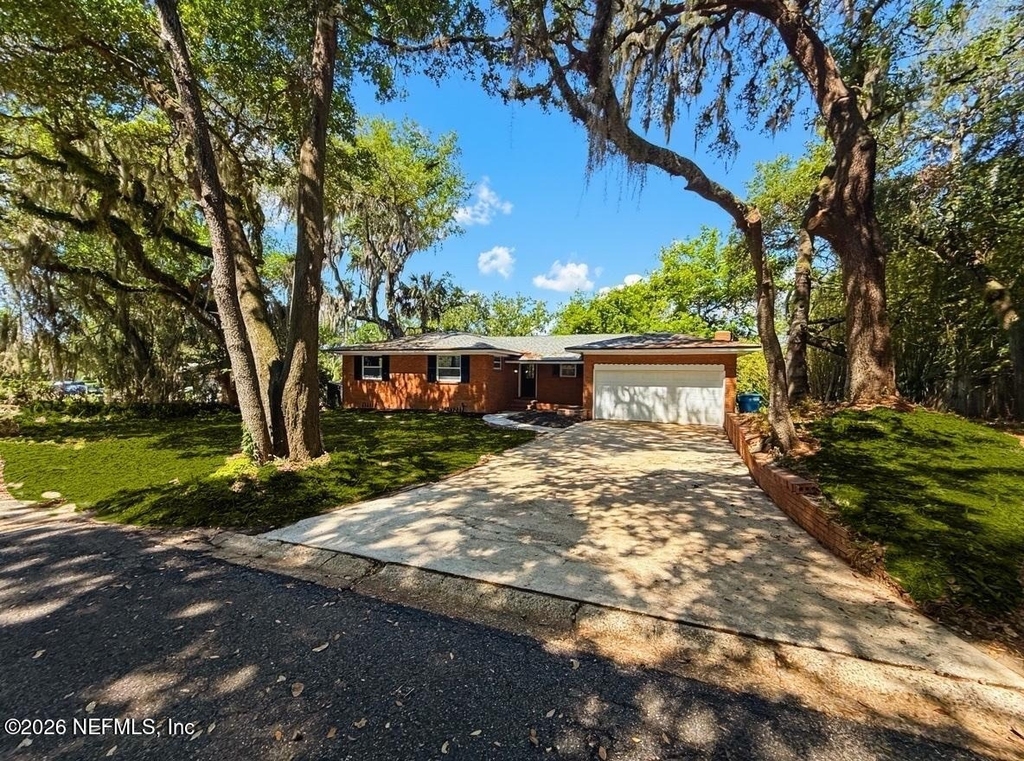 10135 Lakeview Road W - Photo 1
