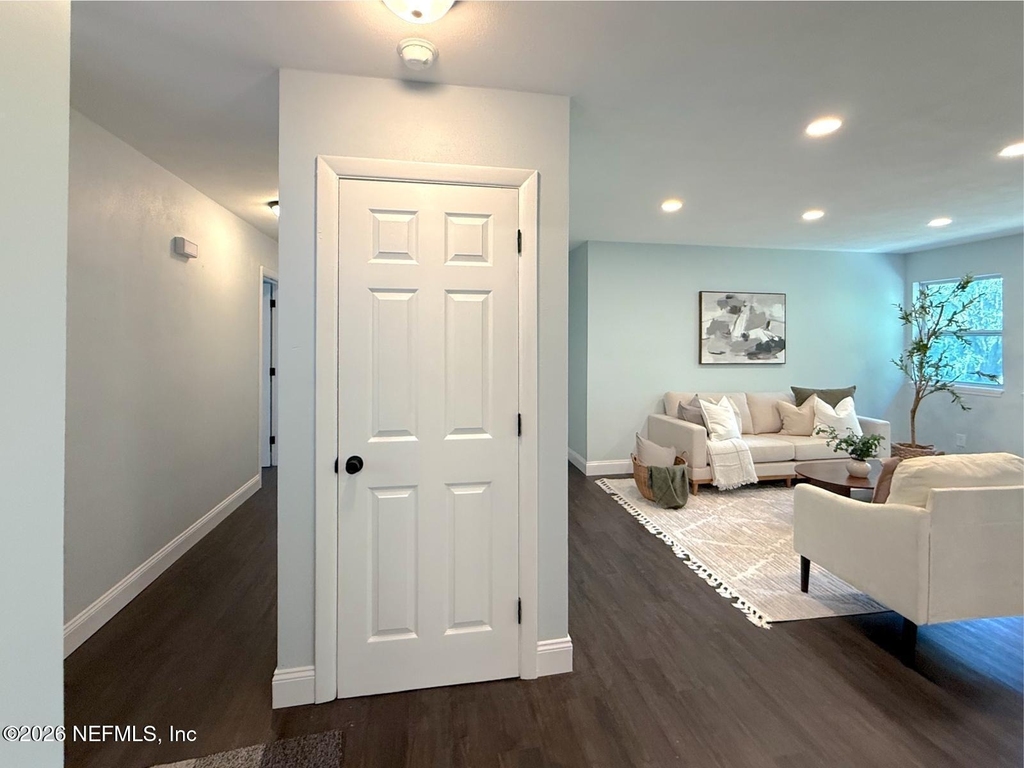 10135 Lakeview Road W - Photo 3