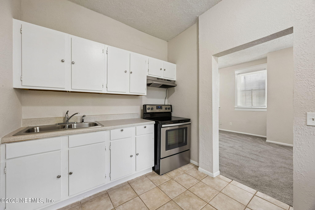 2737 Vernon Terrace - Photo 4