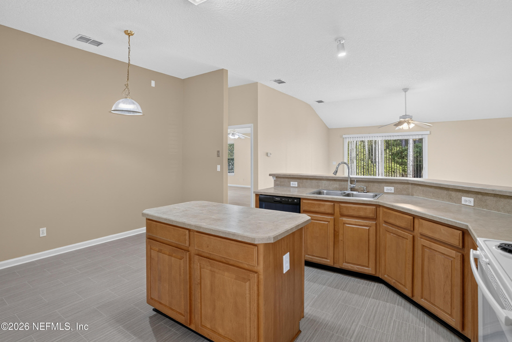 299 Johns Creek Parkway - Photo 19