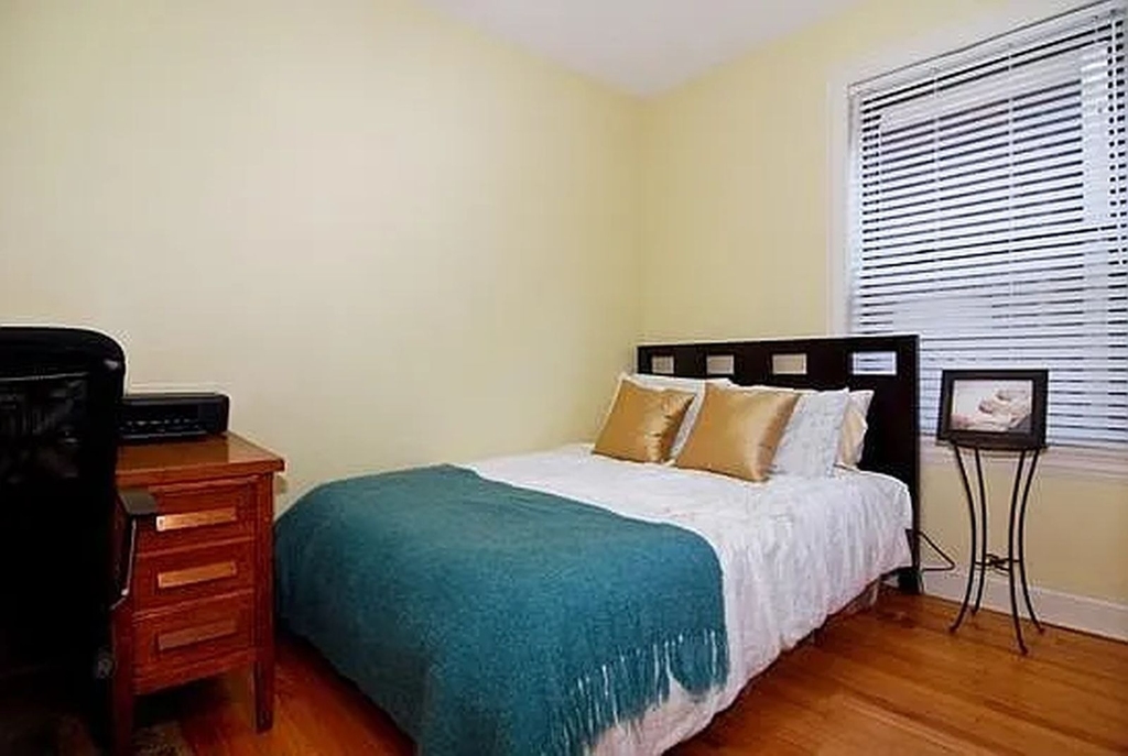 903 W Cornelia Avenue - Photo 6