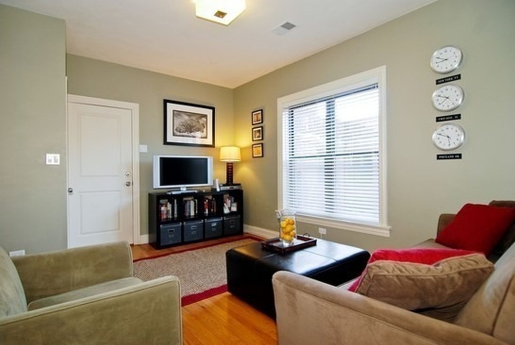 903 W Cornelia Avenue - Photo 1
