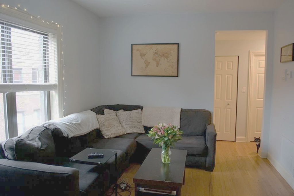 903 W Cornelia Avenue - Photo 4