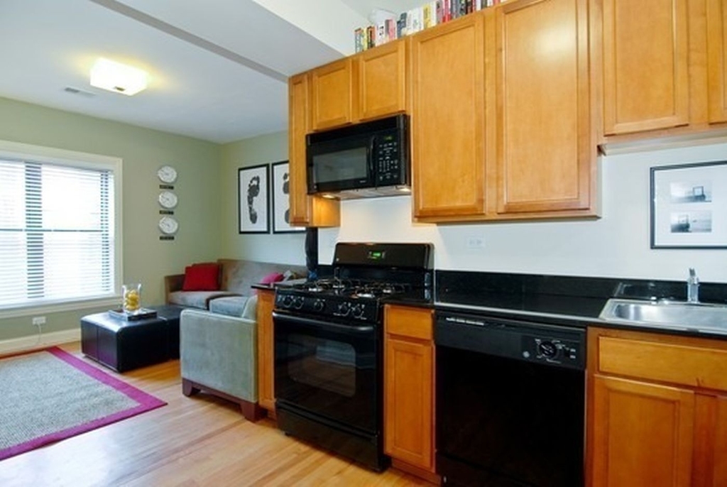 903 W Cornelia Avenue - Photo 3