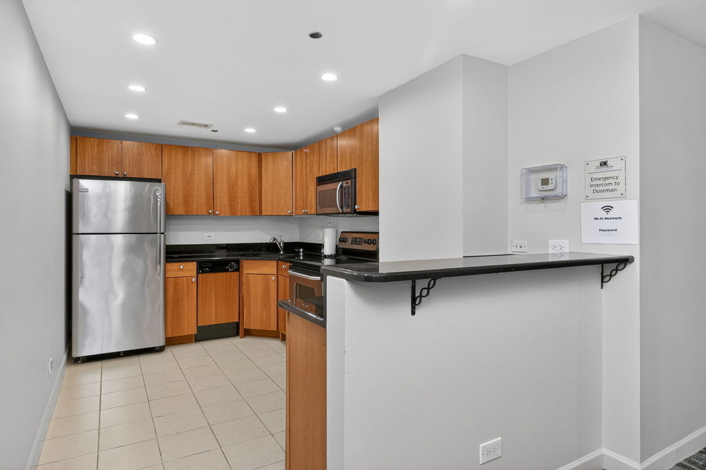 30 E Huron Street - Photo 25