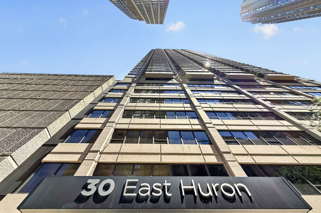 30 E Huron Street - Photo 0