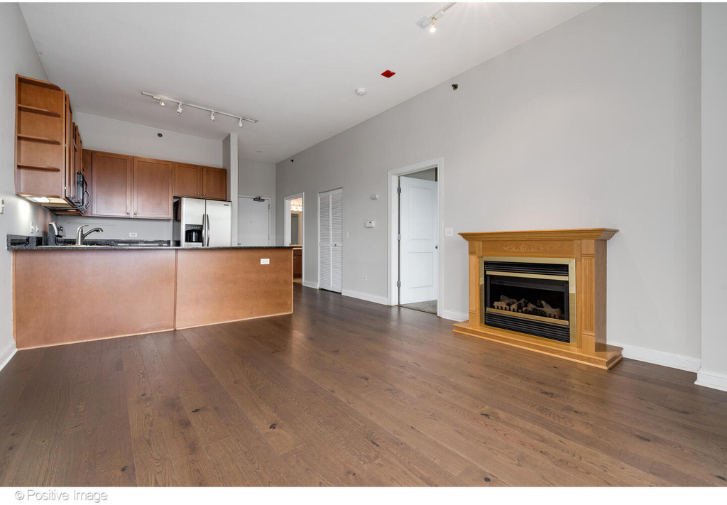 230 W Division Street - Photo 4