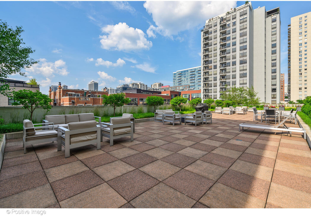 230 W Division Street - Photo 15