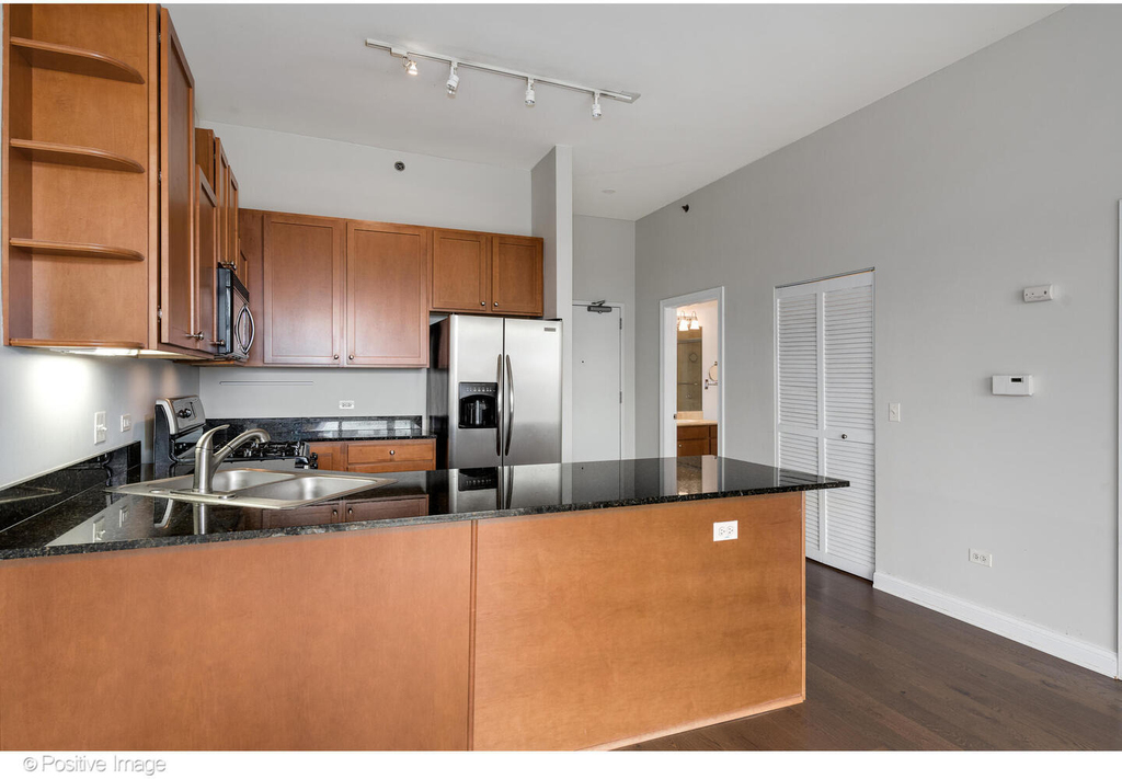 230 W Division Street - Photo 6