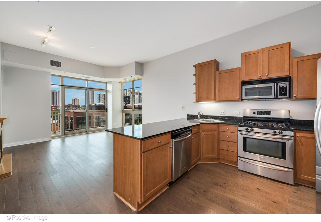 230 W Division Street - Photo 9