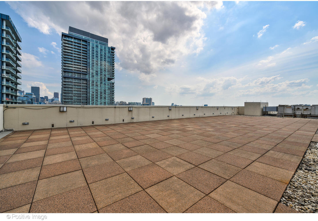 230 W Division Street - Photo 16