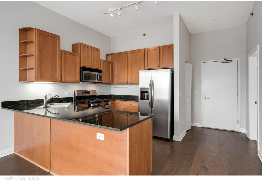 230 W Division Street - Photo 7