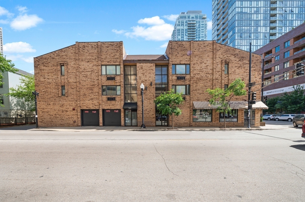163 W Division Street - Photo 0