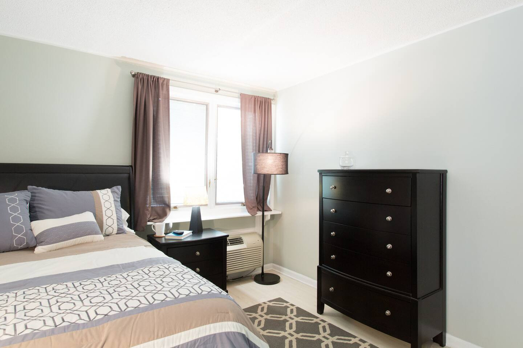 163 W Division Street - Photo 5