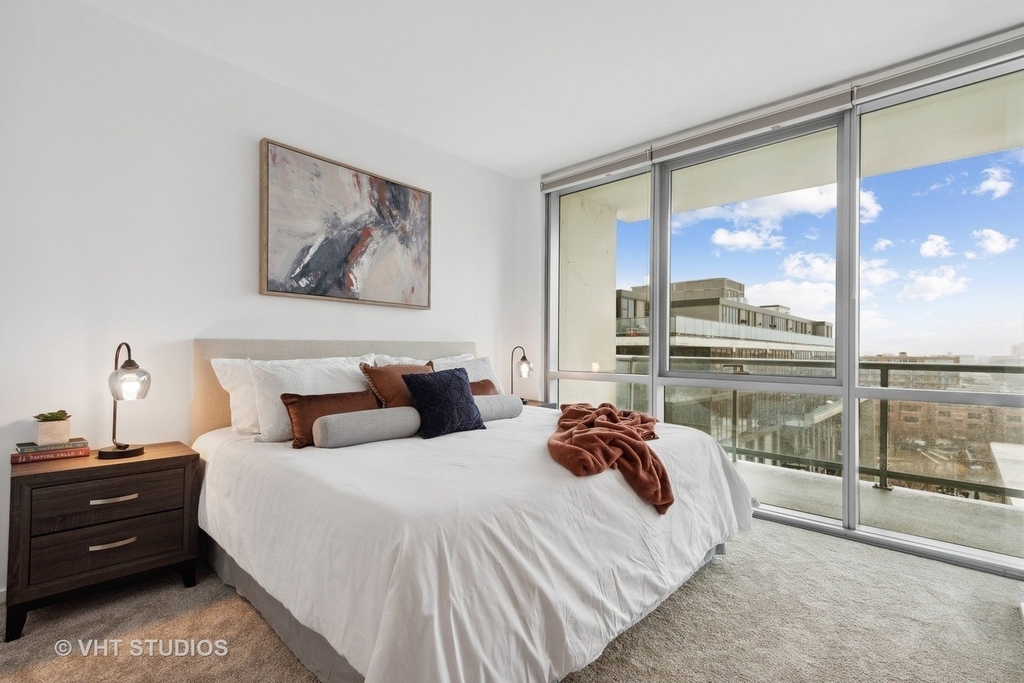 123 S Green Street - Photo 8