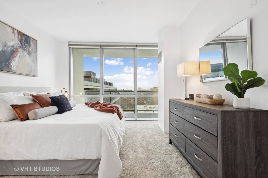 123 S Green Street - Photo 9