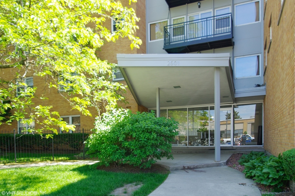 2501 W Bryn Mawr Avenue - Photo 0