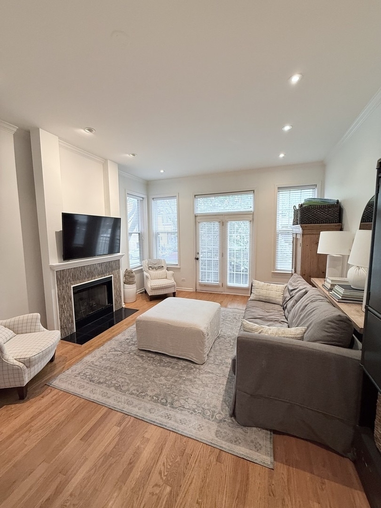1822 N Sheffield Avenue - Photo 1