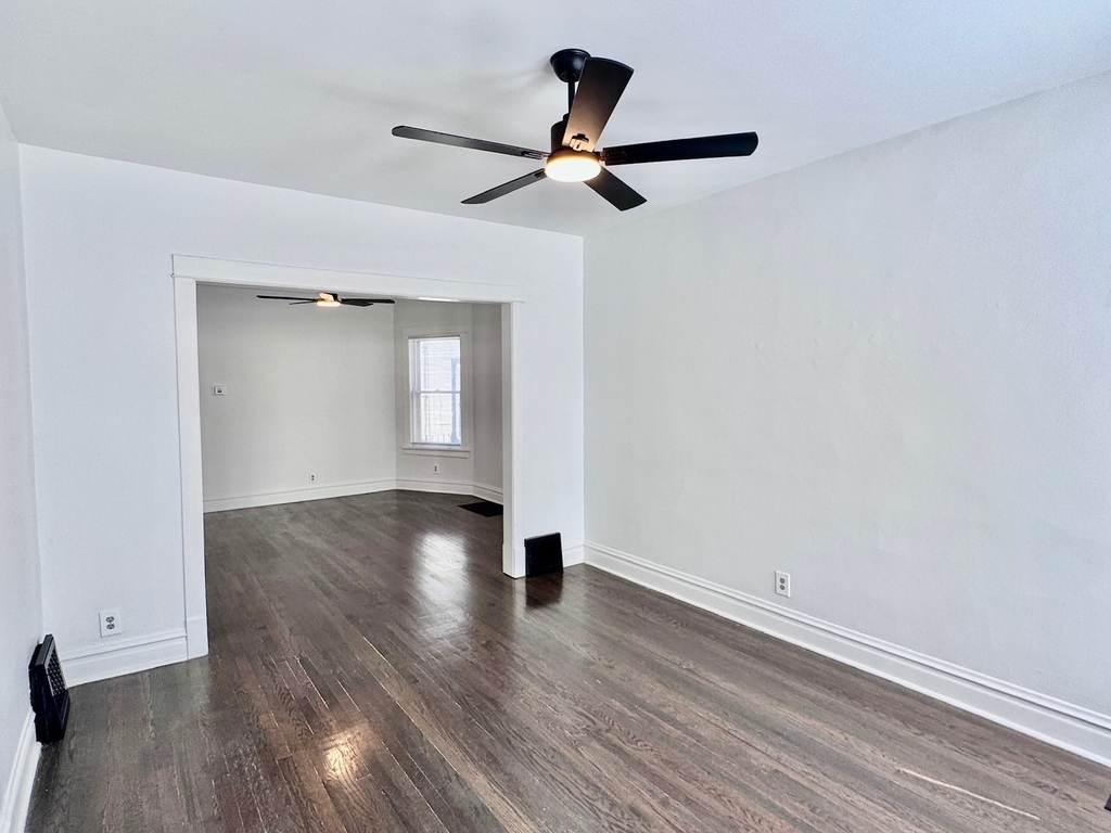 2047 N Lavergne Avenue - Photo 2