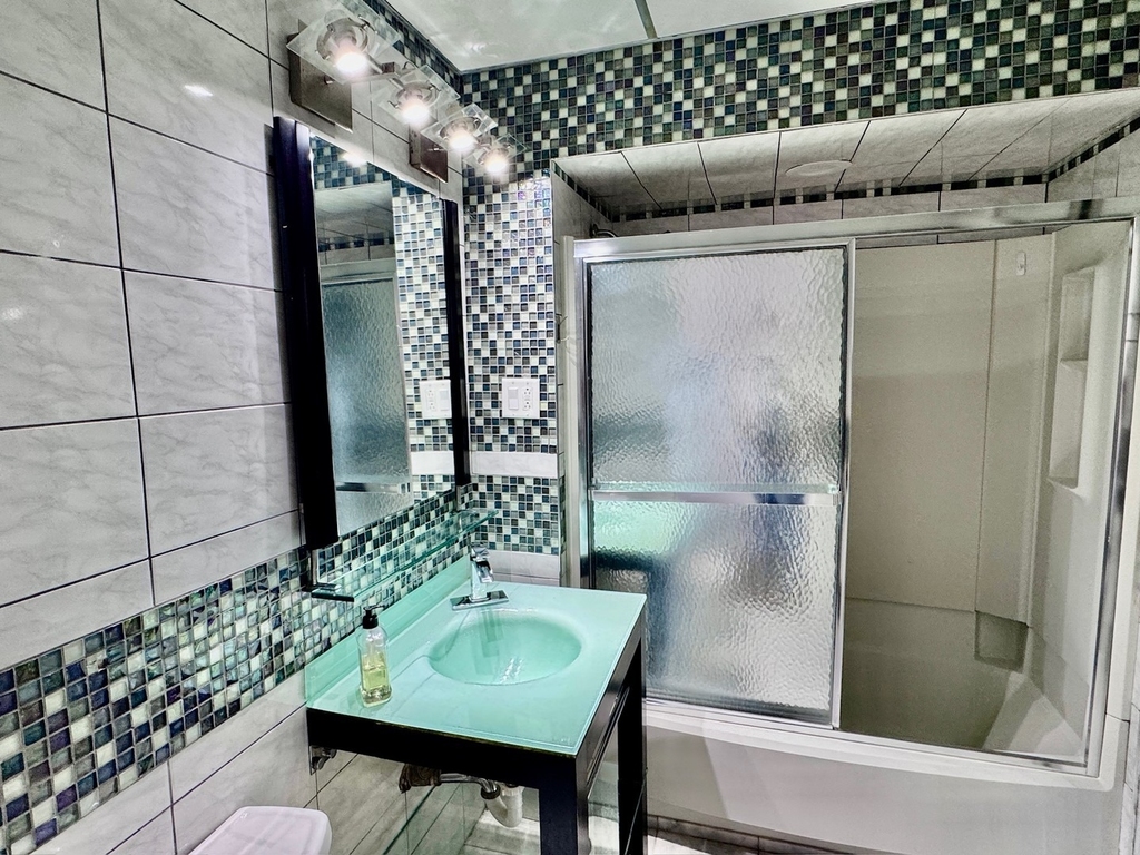 2047 N Lavergne Avenue - Photo 8