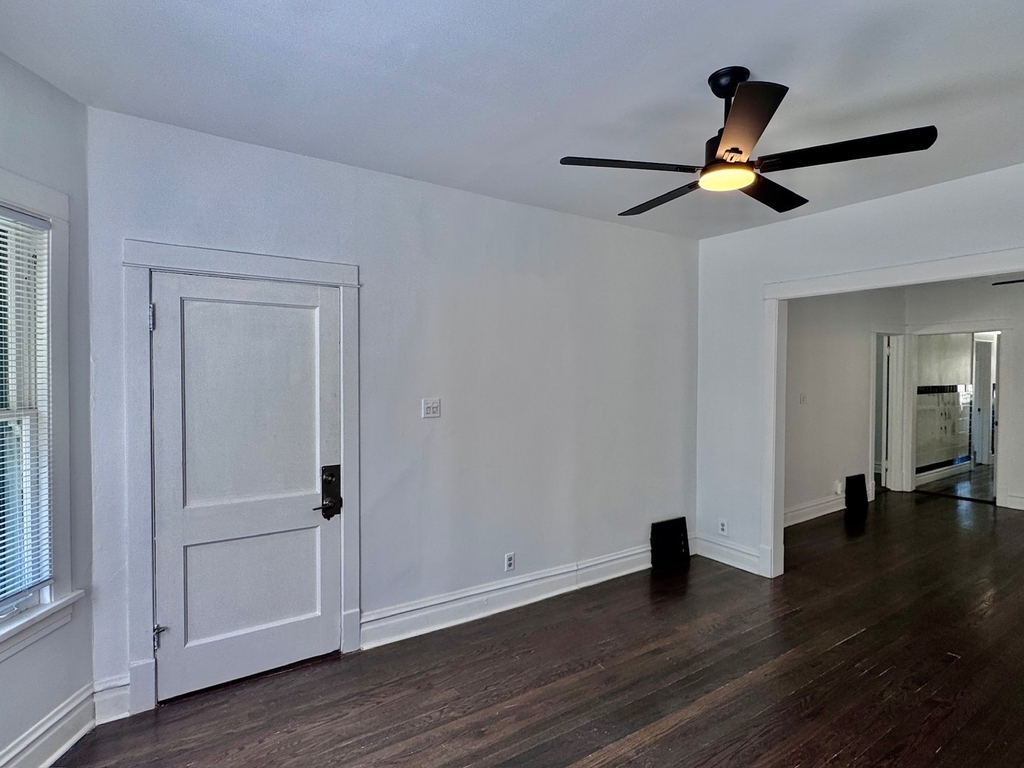 2047 N Lavergne Avenue - Photo 1
