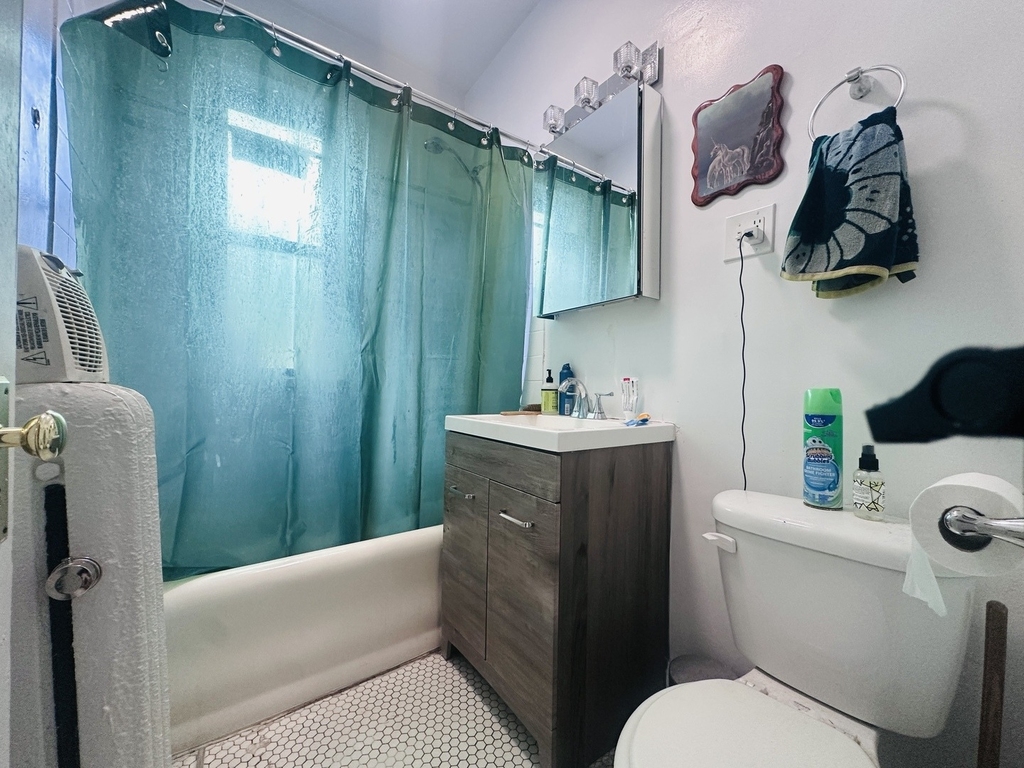 635 W Roscoe Street - Photo 5