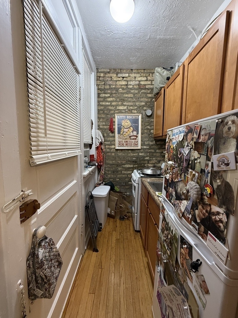713 W Barry Avenue - Photo 8