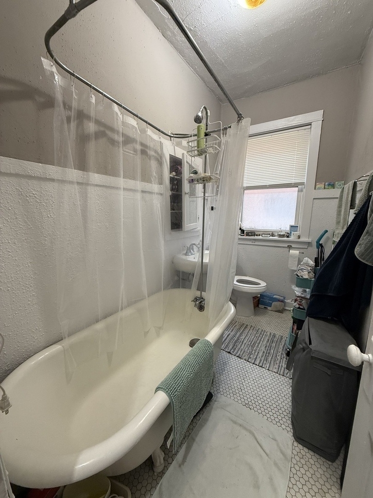 713 W Barry Avenue - Photo 2