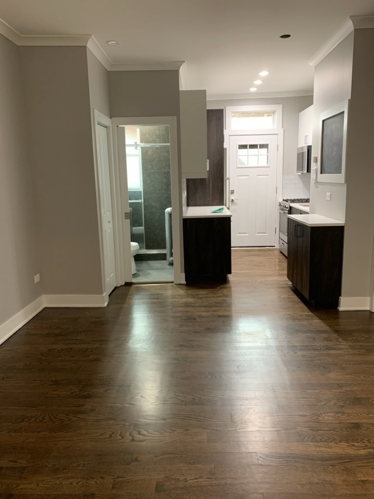 709 W Barry Avenue - Photo 5