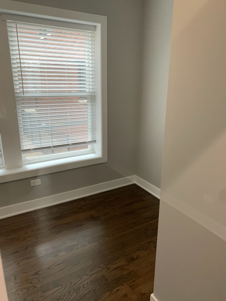 709 W Barry Avenue - Photo 8