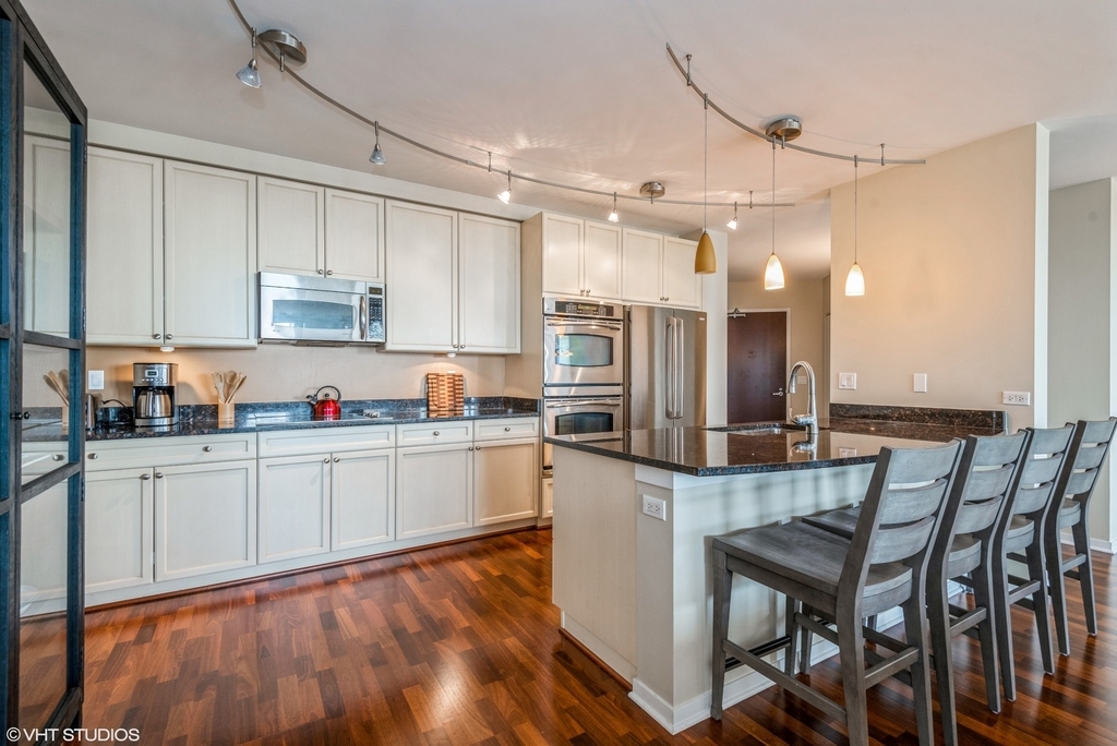 807 Davis Street - Photo 2