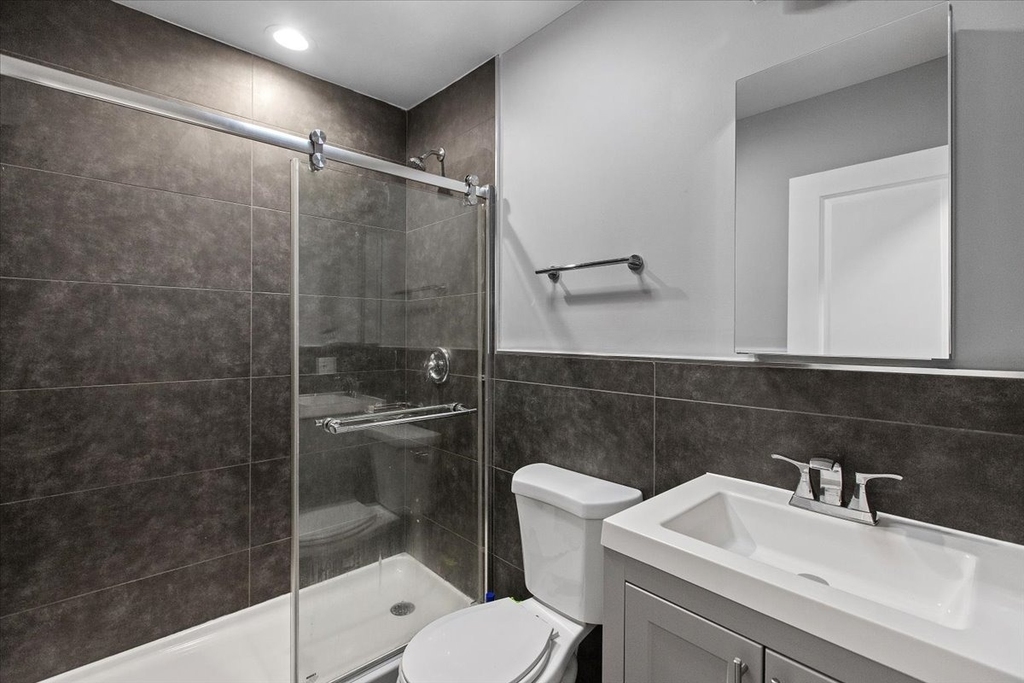 541 W Oakdale Avenue - Photo 4