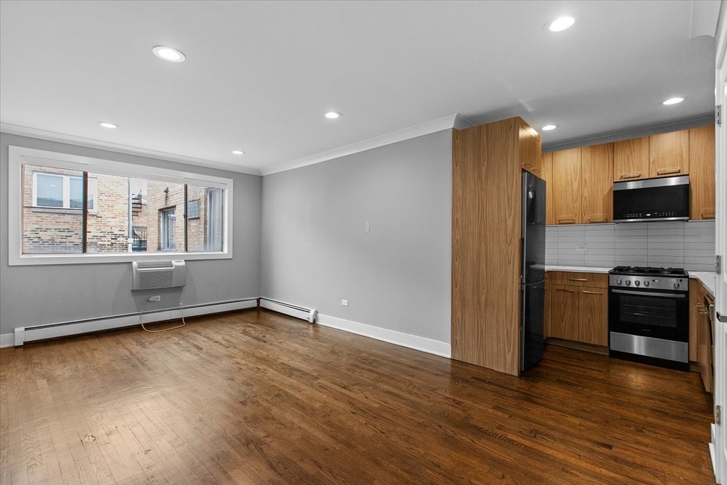 541 W Oakdale Avenue - Photo 2