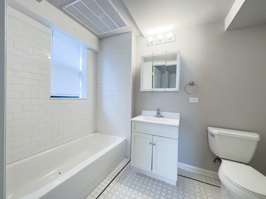 5748 N Winthrop Avenue - Photo 19