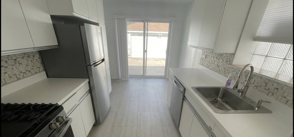 9521 N Kildare Avenue - Photo 2