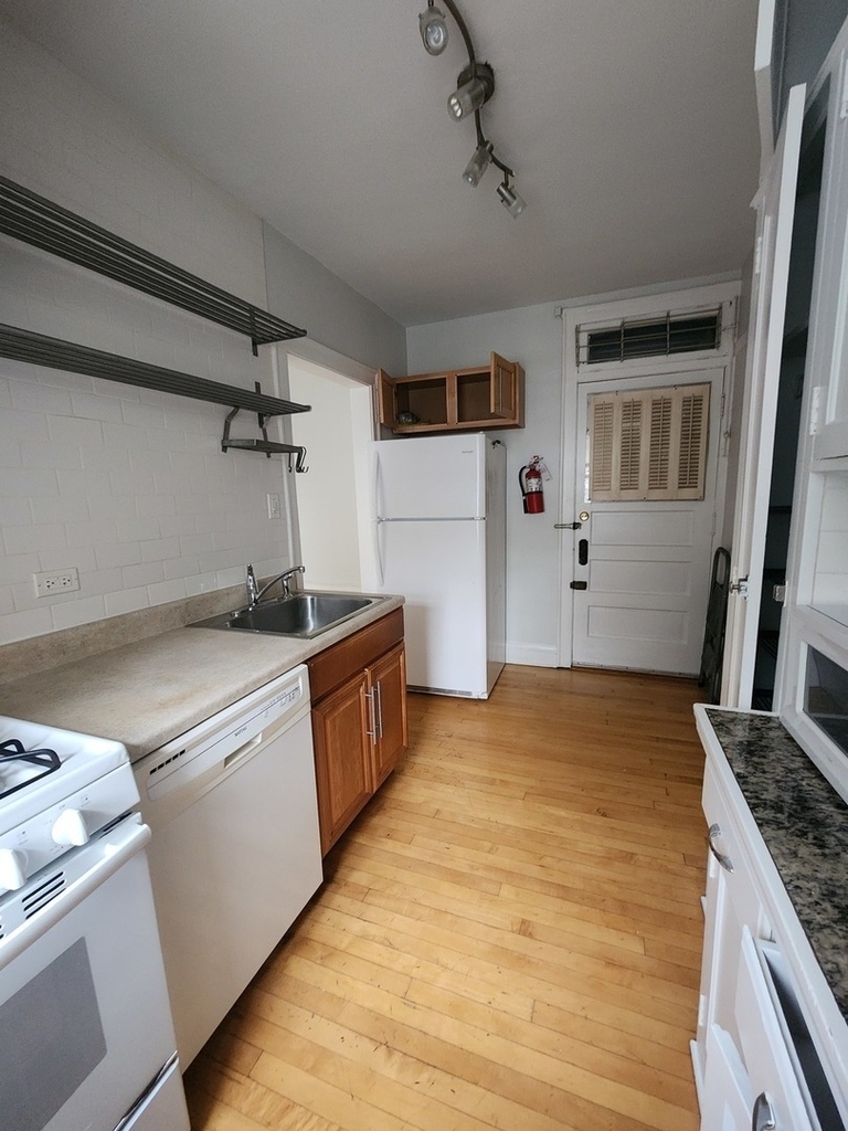 1112 Grove Street - Photo 4