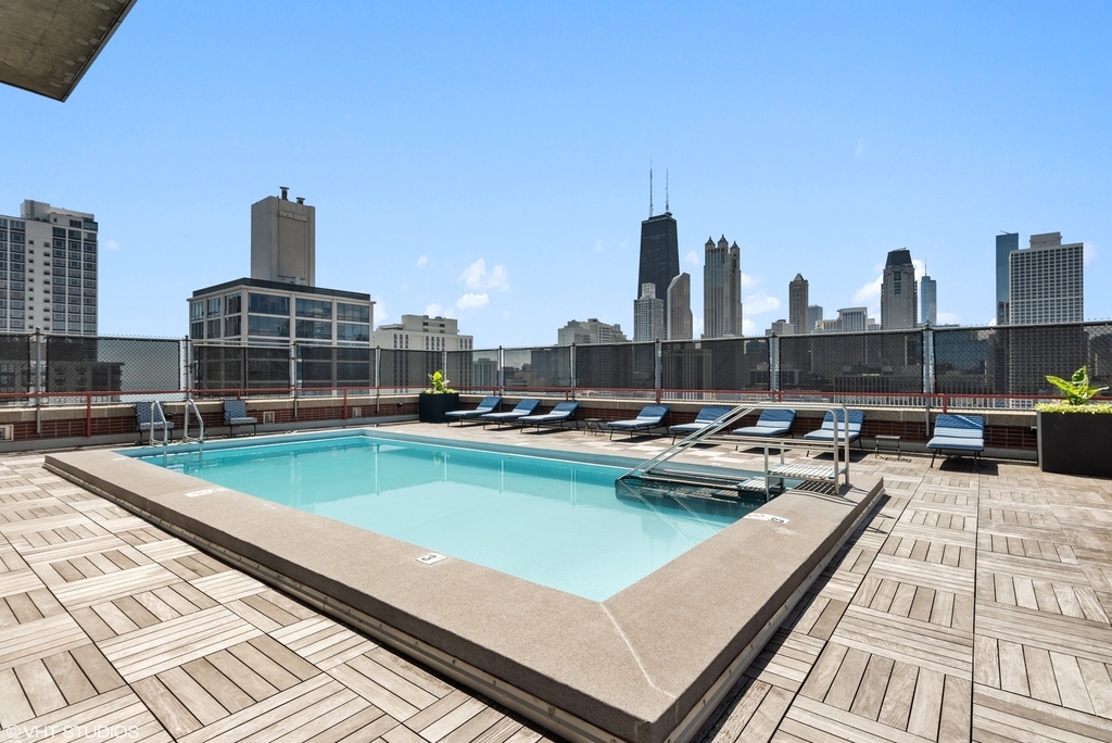 1325 N State Parkway - Photo 1