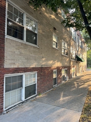 5205 W Drummond Place - Photo 0