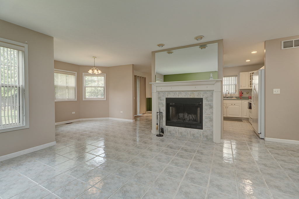 16046 Fairfield Drive - Photo 2