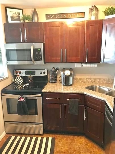 1460 N Sandburg Terrace - Photo 7
