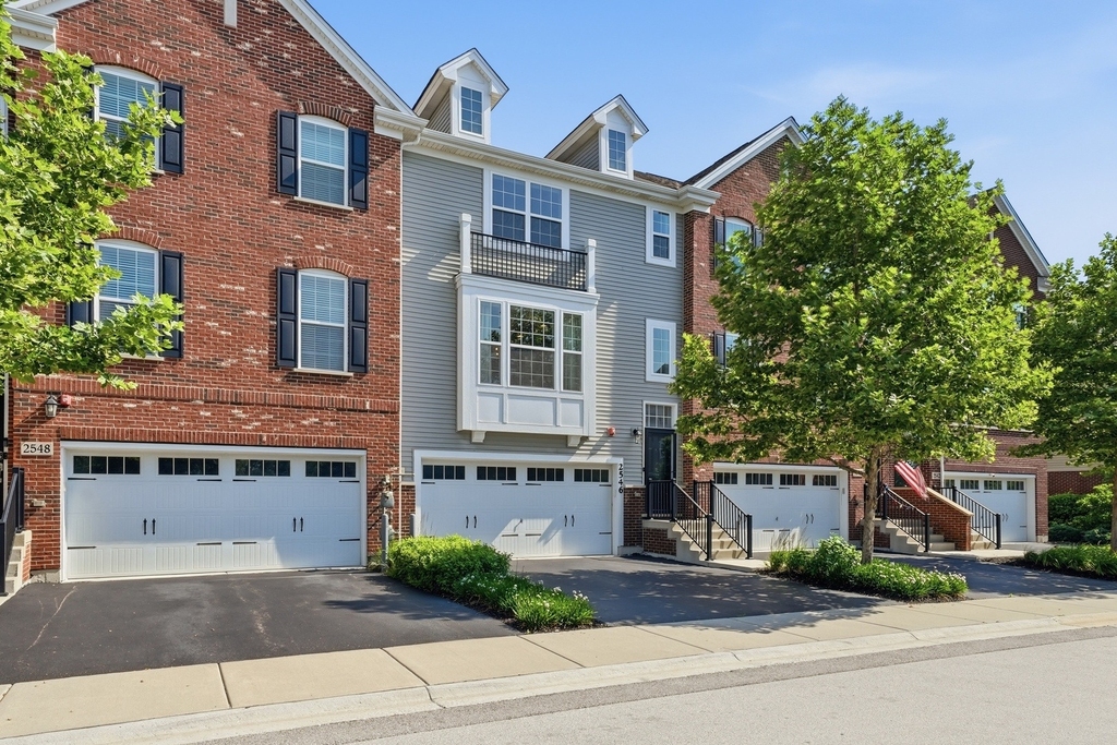 2546 Huntleigh Lane - Photo 0