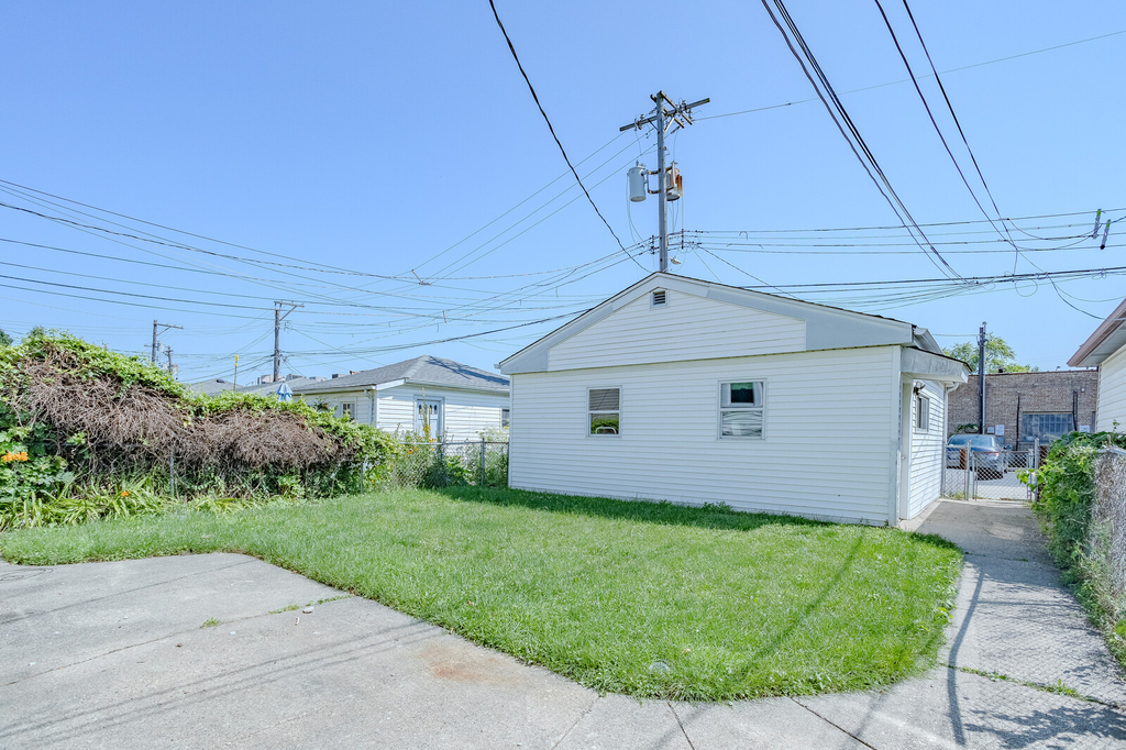 5515 N Monitor Avenue - Photo 17