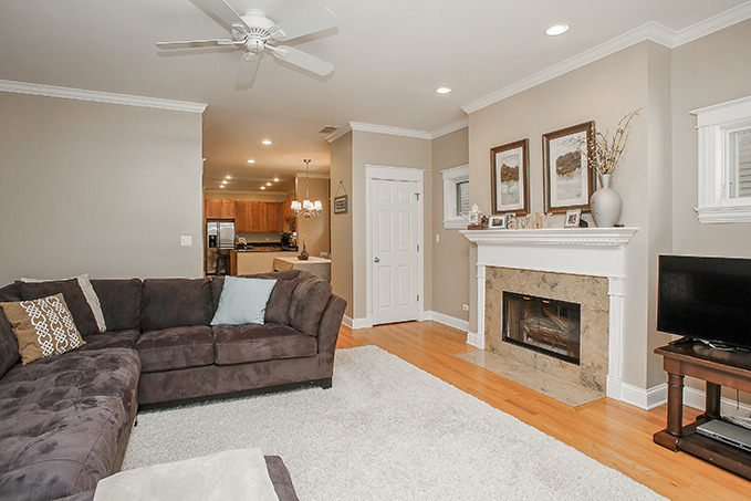 3836 N Janssen Avenue - Photo 2