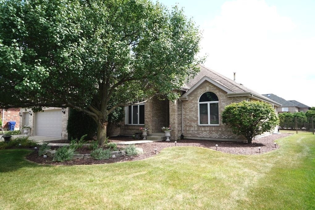 8566 Huckins Drive - Photo 2