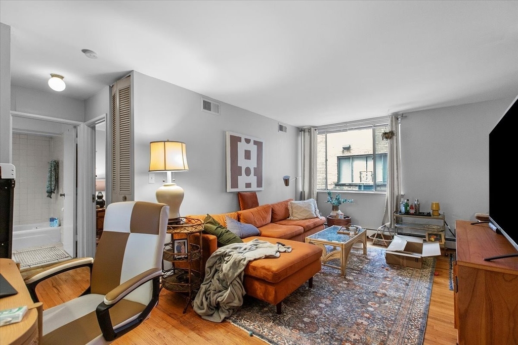 541 W Oakdale Avenue - Photo 4
