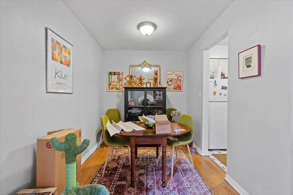 541 W Oakdale Avenue - Photo 3
