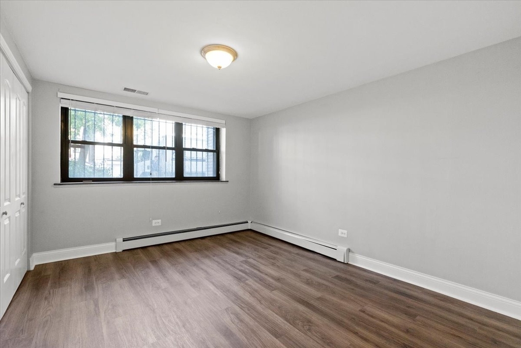 541 W Oakdale Avenue - Photo 4