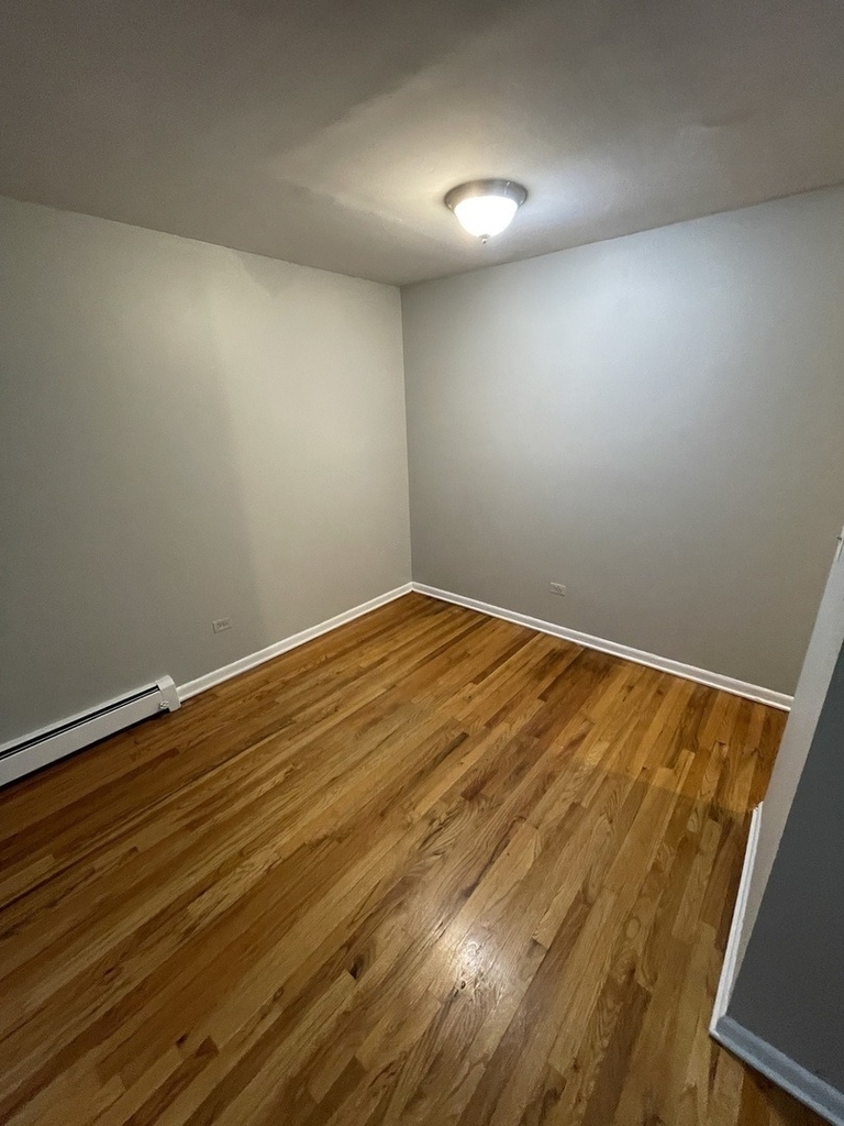 541 W Oakdale Avenue - Photo 2